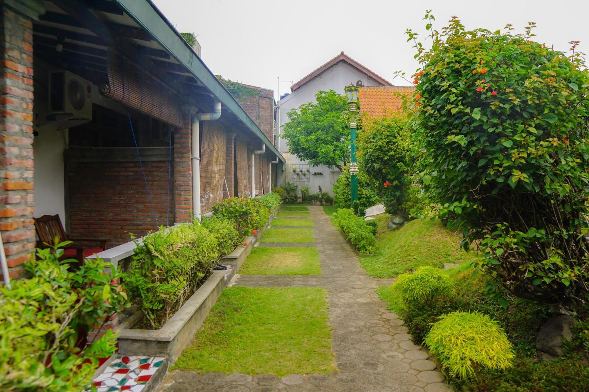 Hotel Tulips Yogyakarta Exterior foto