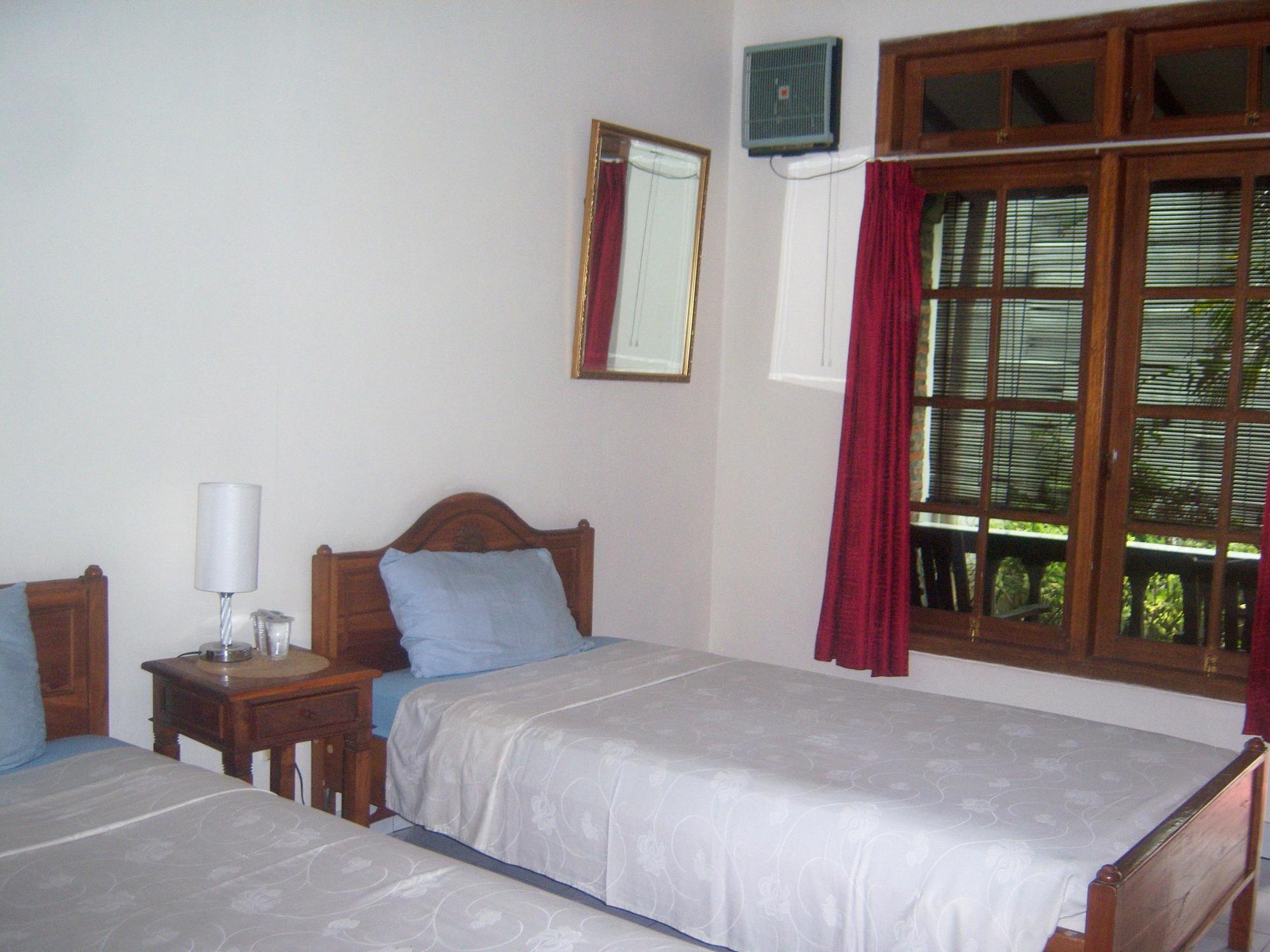 Hotel Tulips Yogyakarta Exterior foto